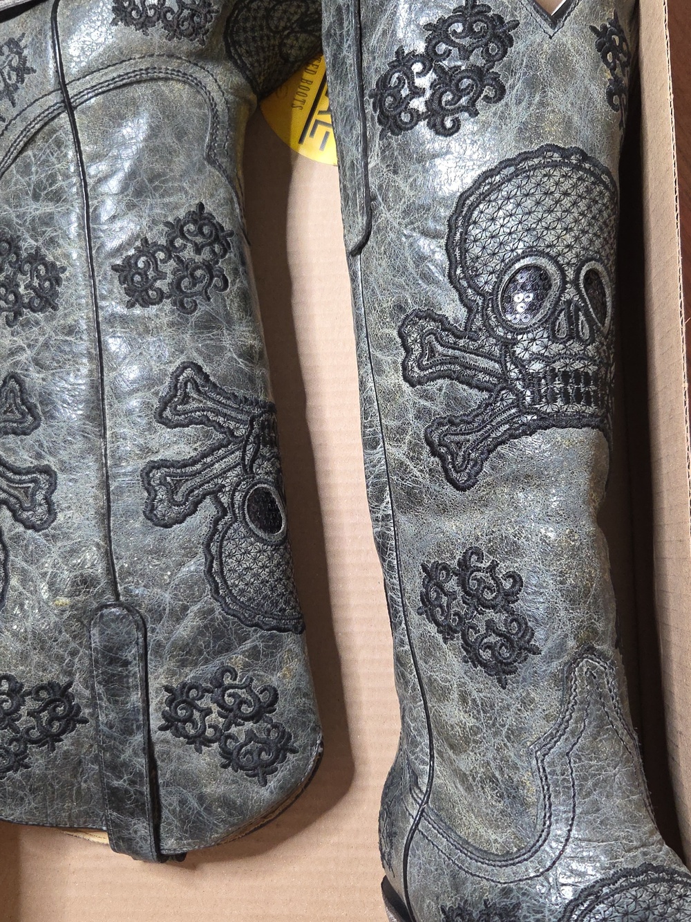 Corral Boots Sequin Embroidered Skull Dark Grey Boots Size 8 NWB - Picture 2 of 9